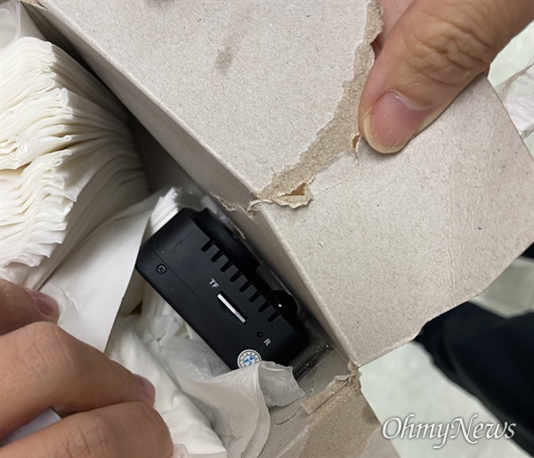 경기 안양 A초등학교 여교직원 화장실에서 발견된 불법 촬영 카메라 