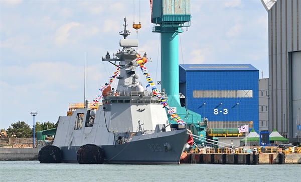 9일 오후 울산 현대중공업에서 해군의 신형호위함 7번 함인 천안함(FFG-826) 진수식이 열리고 있다. 2021.11.9 
