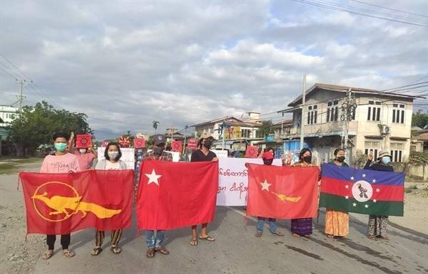 사가잉주 까레이 시에서 반독재 시위