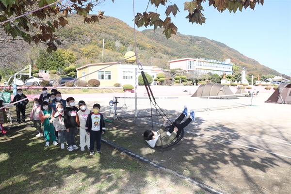 13일 창녕 부곡초등학교 학포분교에서 열린 '작은학교 체험 캠프'