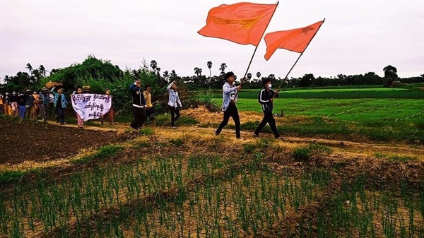 15일 사가잉주 예인마구 한마을에서 반독재 시위