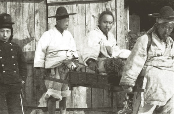 전봉준 장군이 일본영사관에서 심문을 받은 뒤에 찍은 마지막 모습 (1895년 2월 27일)