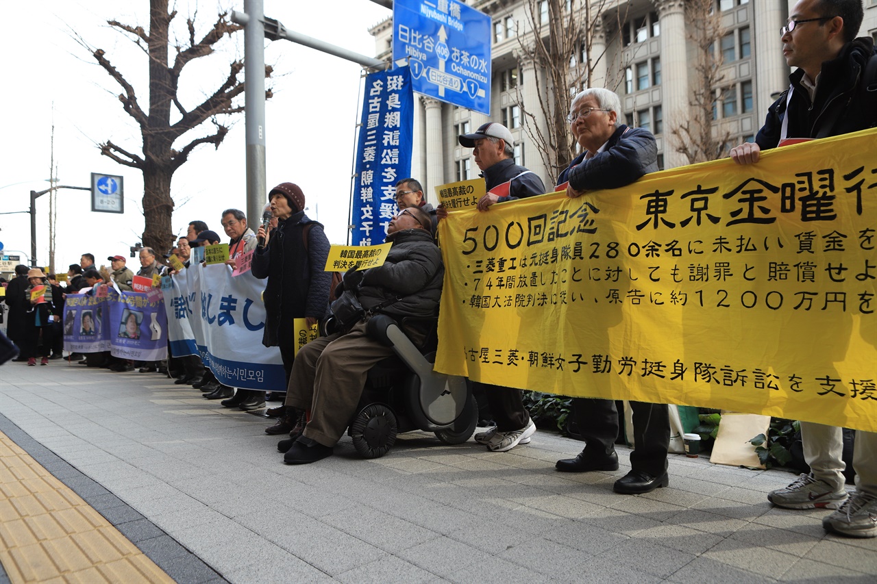 지난해 1월 17일 미쓰비시중공업 본사 앞에서 진행된 금요행동 500회 모습.  