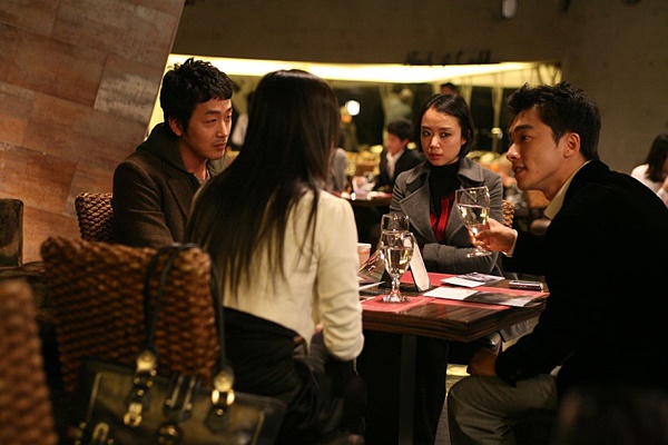  김영민(오른쪽)은 멋진 하루에서 아내와 병운의 사이를 의심하는 의처증이 심한 남편을 연기했다.