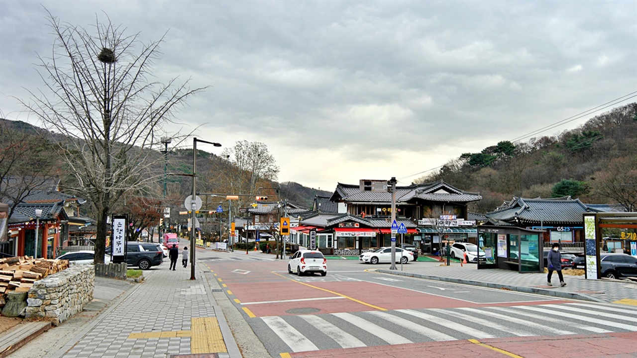  경기 광주시가 남한산성면에 위치한 식품접객업소의 옥외영업장 활성화에 나선다. 
