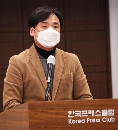 윤창현 언론노조위원장이 3일 오후 서울 중구 한국프레스센터 20층 프레스클럽에서 열린 '한국인터넷기자협회 창립 19주년 기념식'에서 축사를 하고 있다.