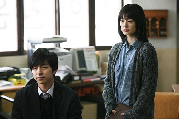  정유미(오른쪽)와 공유는 <도가니>를 시작으로 지난 10년 간 5편의 작품을 함께 했다.