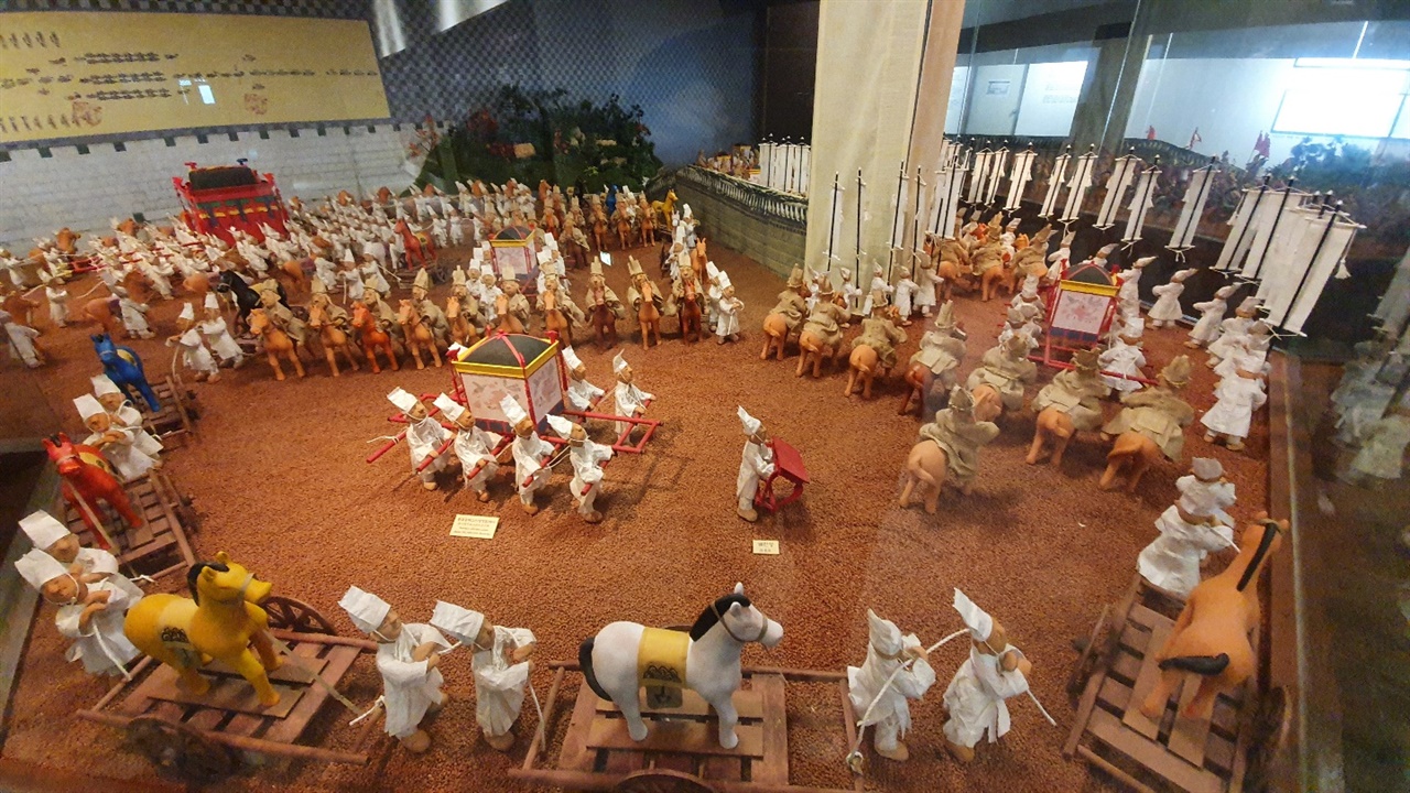 예아리박물관에는 수천명에 달하는 정조대왕의 장례행렬을 미니어처로 재현해 놓았다.