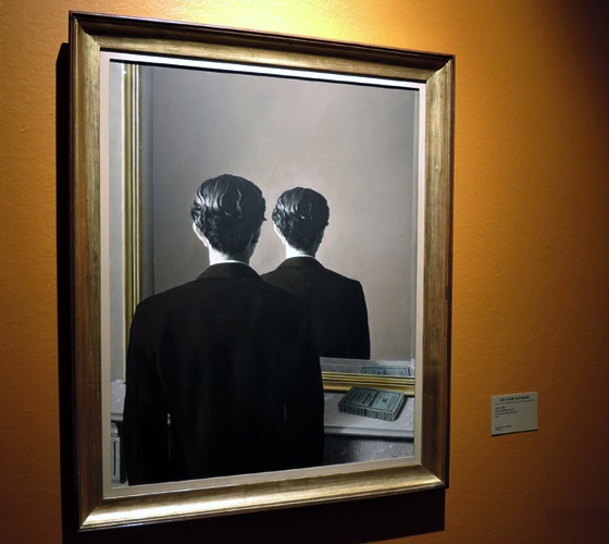 이번 전시 포스터. 르네 마그리트(Rene Magritte, 1898~1967) I '금지된 재현(La reproduction interdite)' 캔버스에 유채 81×65.5×2cm 1937
