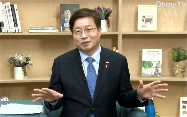 염태영 수원시장은 지난 10일 이재명 더불어민주당 후보의 대선 출마로 공석이 된 차기 경기도지사 선거 출마를 시사했다.  
