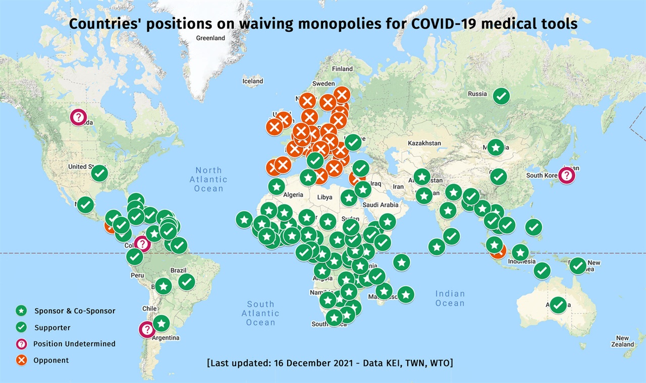 Medicins Sans Frontiers에서 제작한 2021년 12월 16일 기준으로 코로나19관련 특허 유예에 찬성(녹색)하는 국가와 반대(주황색)하는 국가를 보여주는 세계지도이다.