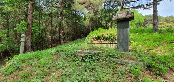 유희춘은 해배후 관직에 복귀한 뒤 해남을 찾아 돌아가신 부모님의 묘역에 참배하고 묘역을 정비한다. 유계린의 묘는 해남 모목동에 있었으나 1972년 담양 대덕면 비차마을 유희춘 묘역인근으로 이장하였다. 
