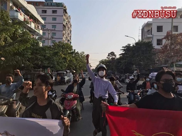 26일 만달레이주 야다나봉 대학생들의 반독재시위