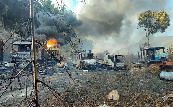 까렌주 파르소, 모소 지역에서 청소년, 여성들을 포함해 시민 35명이 불에 탄 시신으로 발견되었다.