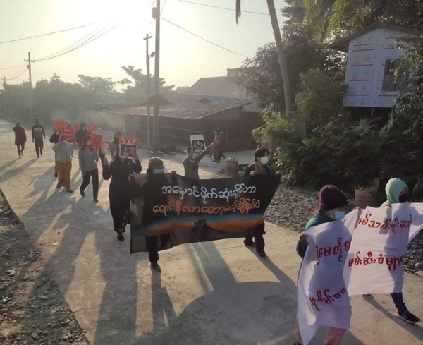 28일 사가잉주 까레이 시민들 시위.