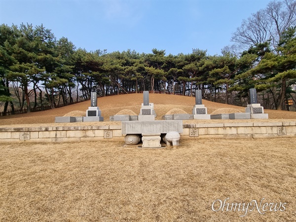 효창공원 일대 모습. 현 삼의사 묘역은 원래 정조 이산의 아들 문효세자의 묘였다. 일제의 강제 이장 후 백범이 이를 삼의사 묘역으로 조성했다.