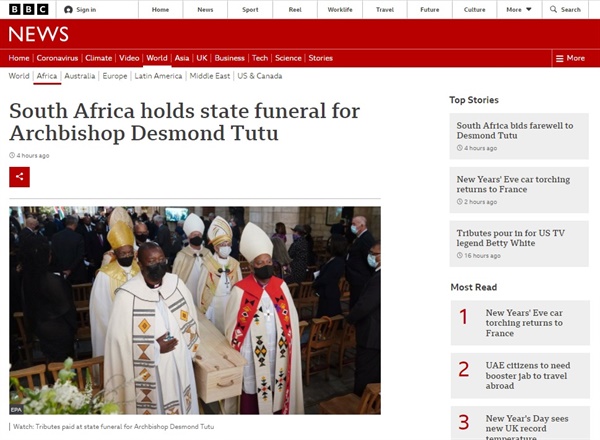 고(故) 데즈먼드 투투 명예 대주교의 장례식을 보도하는 영국 BBC 갈무리.