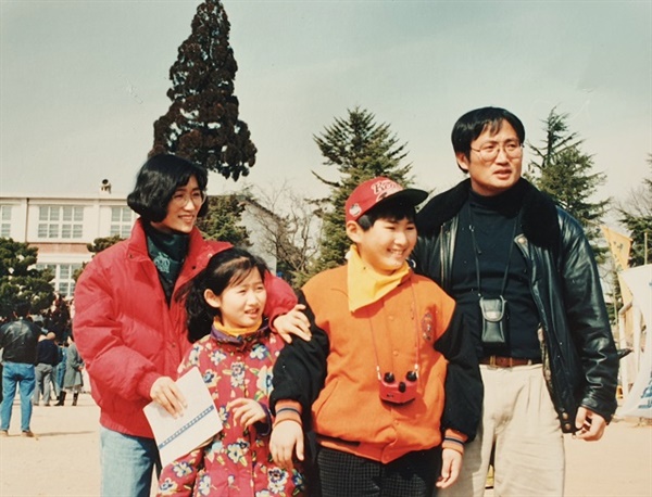  5.18 영화를 만들고자 했던 고 박효선(오른쪽)과 가족들