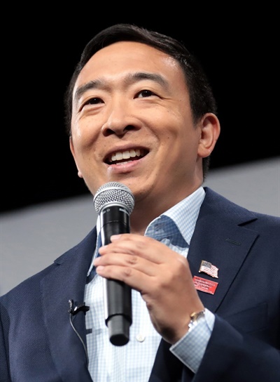 지난 2020년 미국 민주당 대선 예비후보로 출마해 정치기본소득을 주장한 앤드류 양(Andrew Yang).