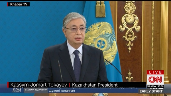 카심-조마르트 카자흐스탄 토카예프의 대국민 연설을 보도하는 CNN 뉴스 갈무리.