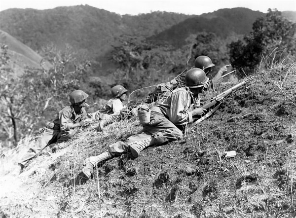 야마시타 대장이 지휘하는 일본군은 중화기 운용이 곤란한 산악지형으로 미군을 유인하여 지연전을 치렀다.