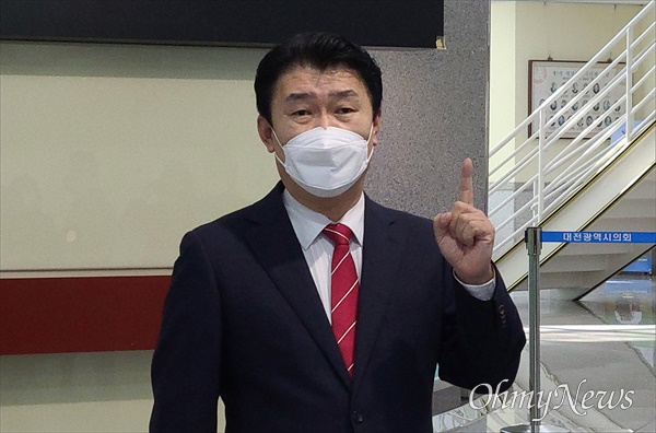 국민의힘 정용기 전 국회의원이 12일 대전시의회에서 대전시장 선거 출마를 선언했다.