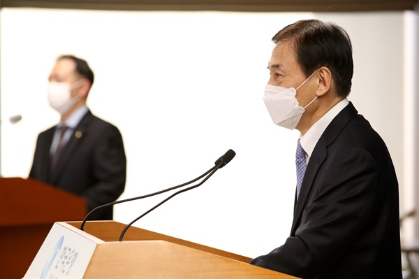 이주열 한국은행 총재가 14일 오전 서울 중구 한국은행에서 열린 통화정책방향 기자간담회에서 발언하고 있다.