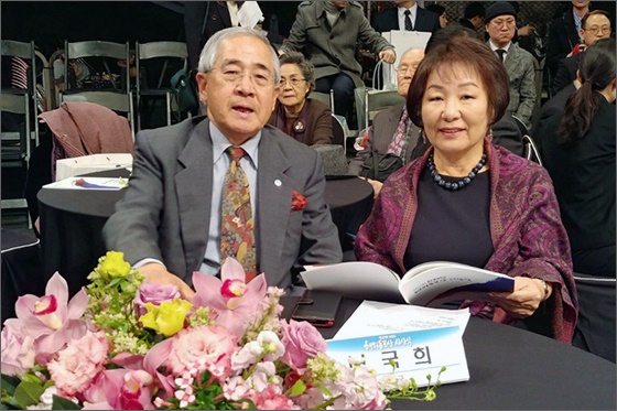 ‘제20회 해외동포상 시상식’에서 영예의 수상자인 배국희 이사장과 부군인 김부운 박사의 행복한 모습(2019.3.5)
