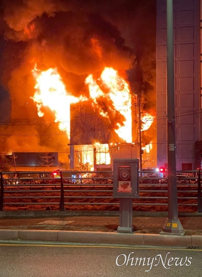 1월 18일 저녁 경남 거제시 아주동 소재 모델하우스에서 화재가 발생했다.
