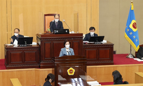 충북도의회 윤남진 의원이 5분 발언을 하고 있다.(충북도의회 제공)