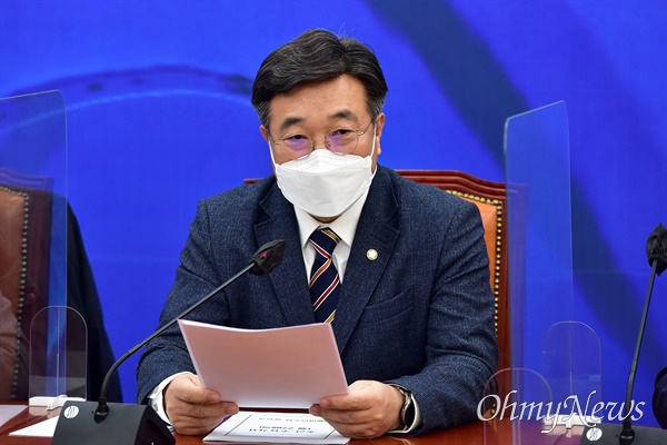 더불어민주당 윤호중 원내대표가 27일 오전 국회에서 열린 정책조정회의에서 발언하고 있다. 