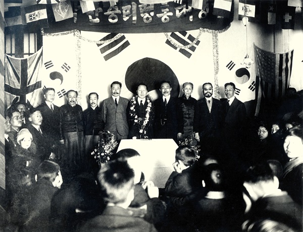 1920년 12월 28일 상해 교민단 주최로 열린 이승만 대통령 환영회 사진. 