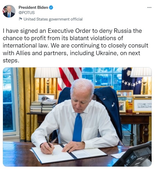 우크라이나 내 친러시아 분리주의 지역에 대한 제재 명령에 서명을 발표하는 조 바이든 미국 대통령 트위터 갈무리.