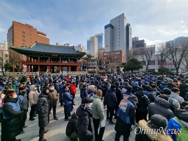 22일 택배노조는 서울 종로구 보신각 앞에서 결의대회를 진행했다.