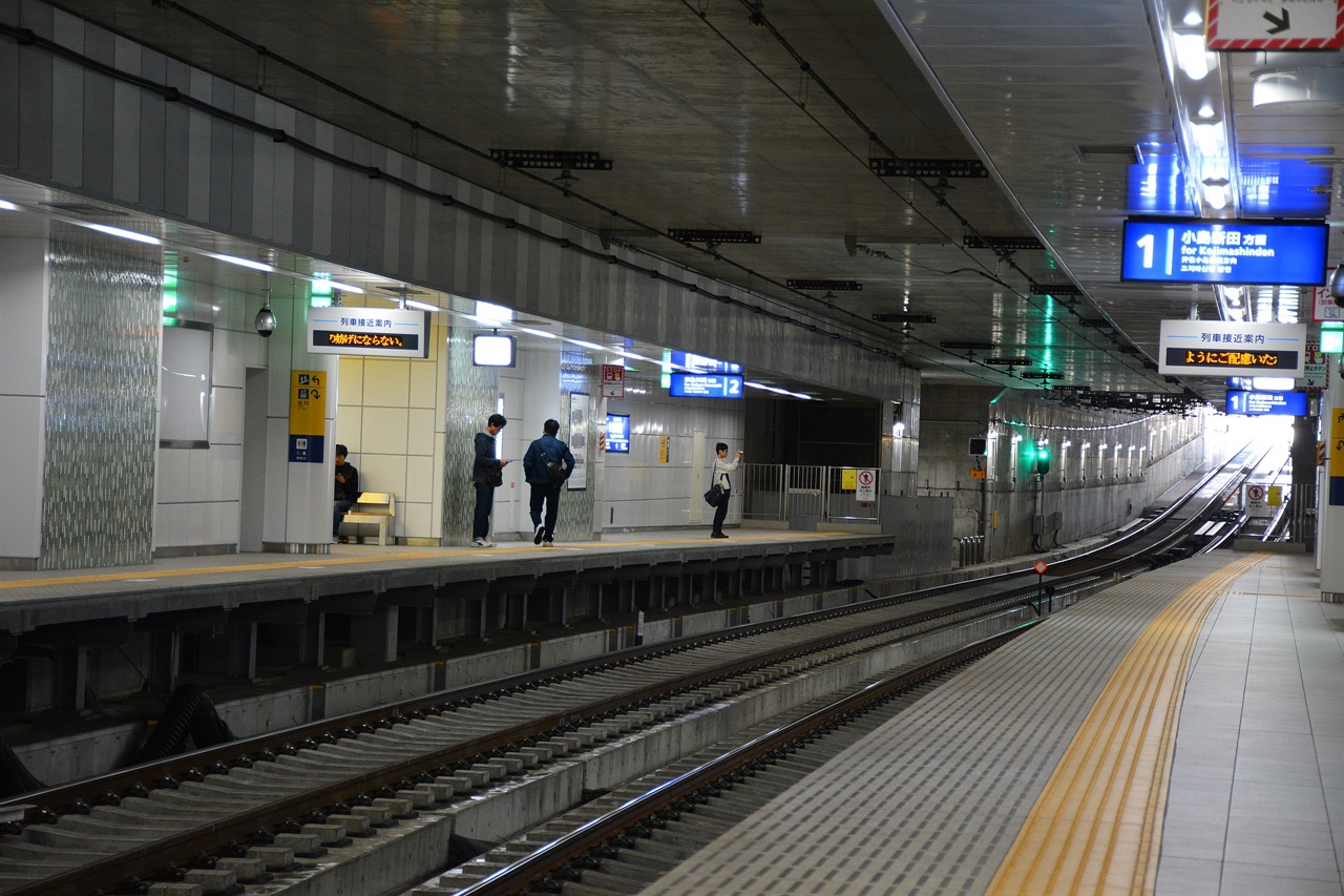 도로 교통 불편 등의 이유로 지하화된 일본 '다이시선' 구간의 모습. 해당 구간을 공사하는 사업비는 한화 1조 5천억 원 정도가 소요되었다. (Flikr-Wikimedia Commons, CC-BY-SA 2.0)