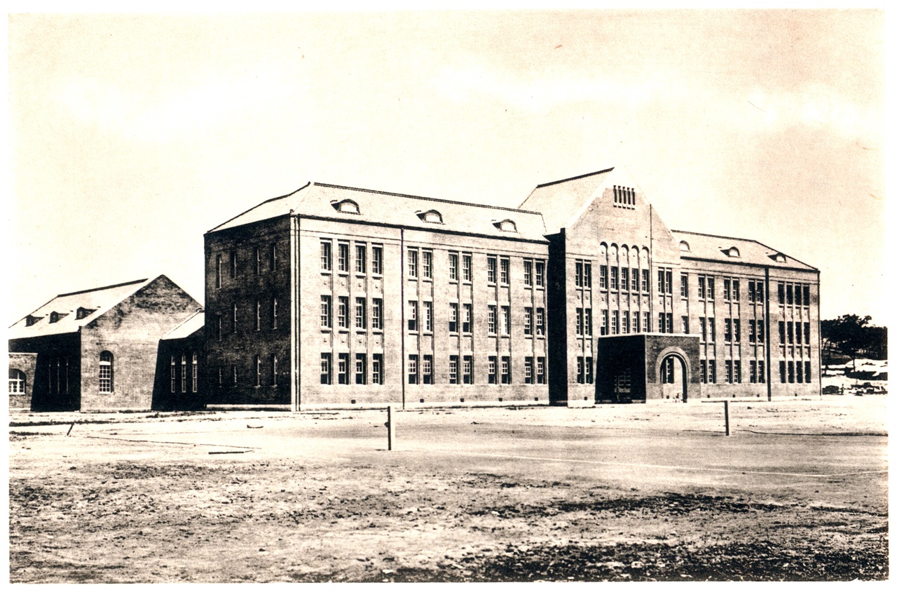 청량리에 1925년 건설된 2년제의 경성제대 예과 교사 모습이다.