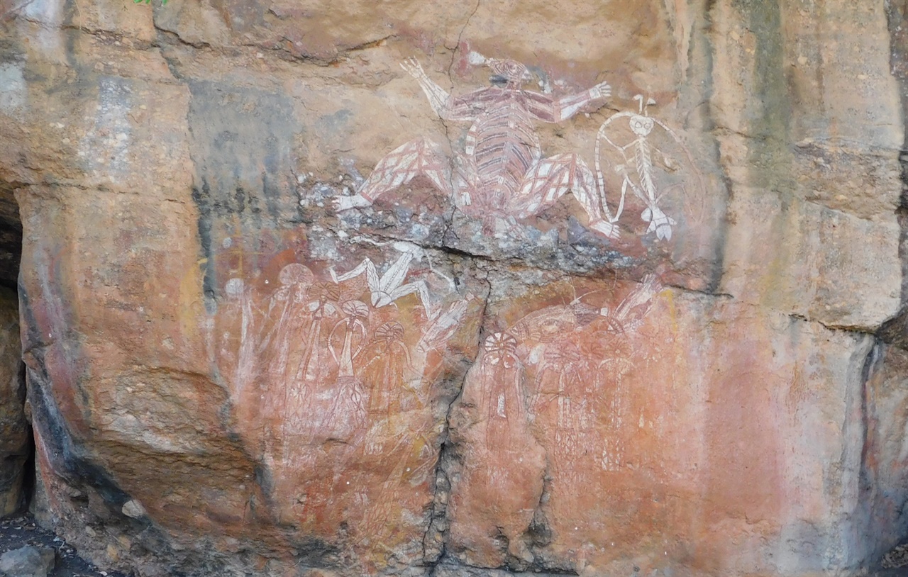 원주민의 벽화가 즐비한 야외 전시장(Ubirr Rock Art Sites)
