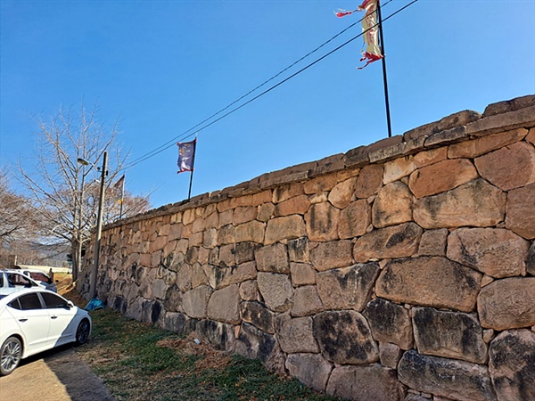 복원한 발포진 성벽모습