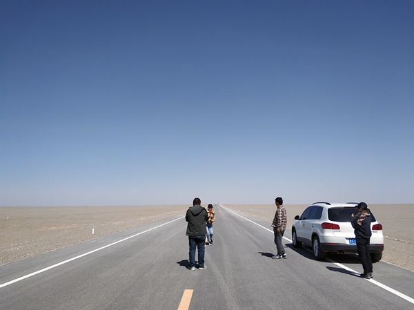 끝없는 사막 도로