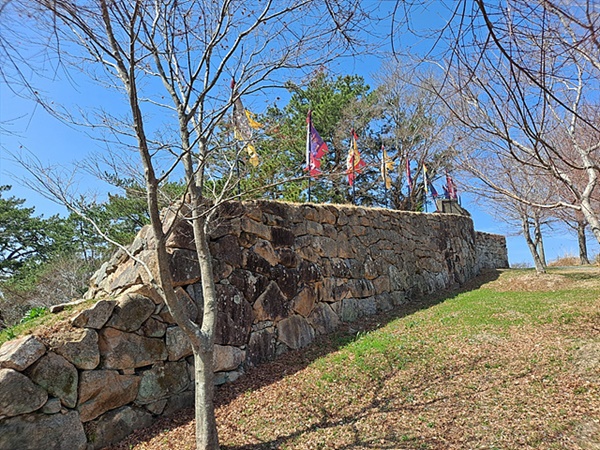 복원된 흥양읍성 성벽 모습