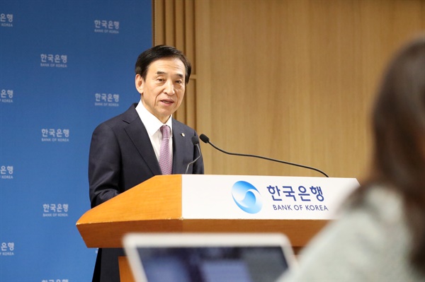 이주열 한국은행 총재가 23일 오후 서울 중구 한국은행에서 열린 송별 기자간담회에서 발언하고 있다.