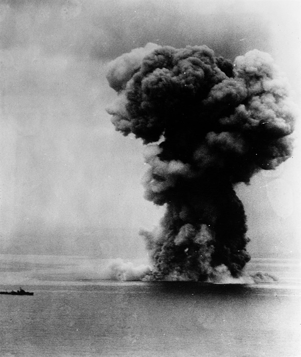 불침전함으로 여겨졌던 전함 야마토는 미군기의 공습으로 허무하게 격침되었다.
