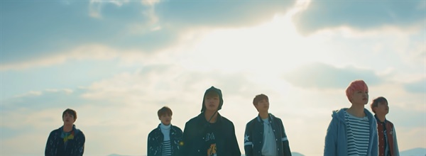  BTS '봄날' 뮤직비디오의 한 장면.
