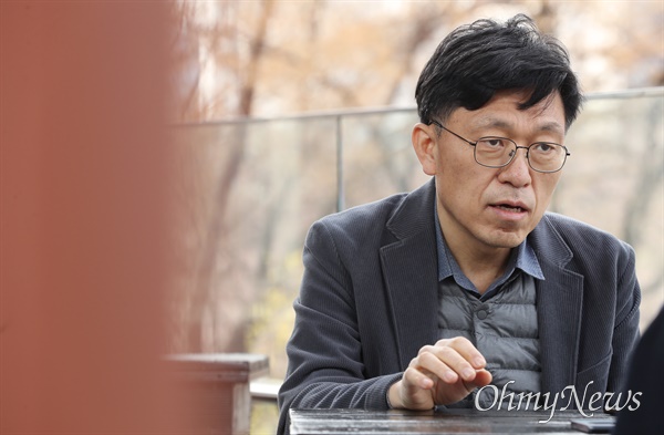 지난 4월 5일 <오마이뉴스>와 인터뷰 중인 하승수 변호사(세금도둑잡아라 공동대표).