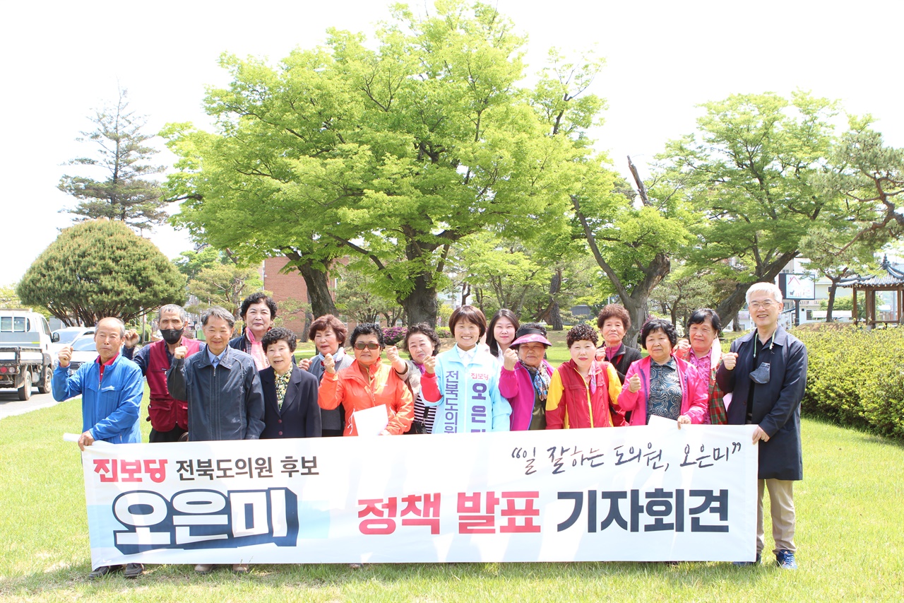 오 후보는 소상공인들의 숨통을 틔우기 위해 <코로나19 시기 전라북도 자영업자 · 소상공인 대출이자 전액 탕감을 위한 지원조례>를 재정하겠다”고 정책을 발표했다.