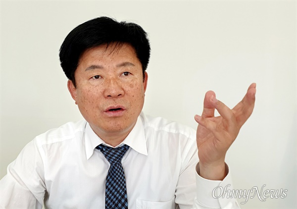 민주당 비상대책위는 3일 회의를 열고 김용락 지역위원장 직무대행을 대구 수성구을 보궐선거 후보자로 확정했다.