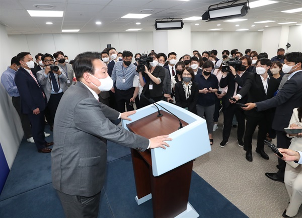 President Yoon Seok-yeol talks with reporters at the Open Lounge, a briefing space in the presidential office in Yongsan, Seoul on the afternoon of the 13th. 