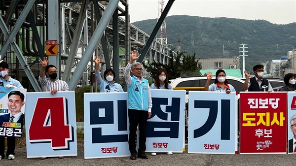 진보당 민점기 전남도지사 후보가 선거유세를 하고 있다.