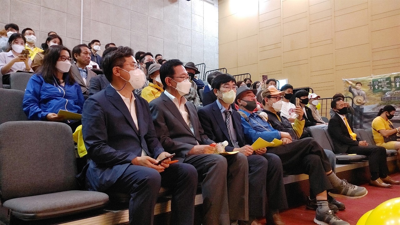 행사에 참석중인 박찬대 국회의원과 박남춘 인천광역시장 후보(앞줄 왼쪽부터)