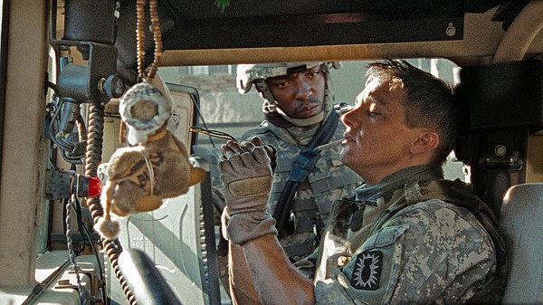 <어벤저스>의 팔콘과 호크아이는 <허트로커>에서 이라크전에 참전한 폭발물 처리반으로 출연한다.